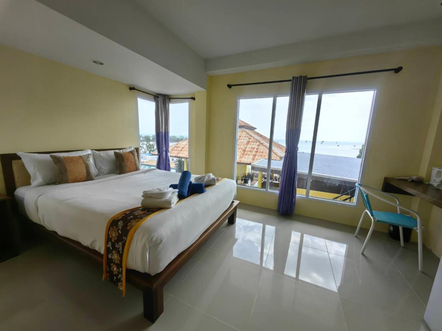 Chom By The Sea Hotel Ao Nam Mao Екстериор снимка