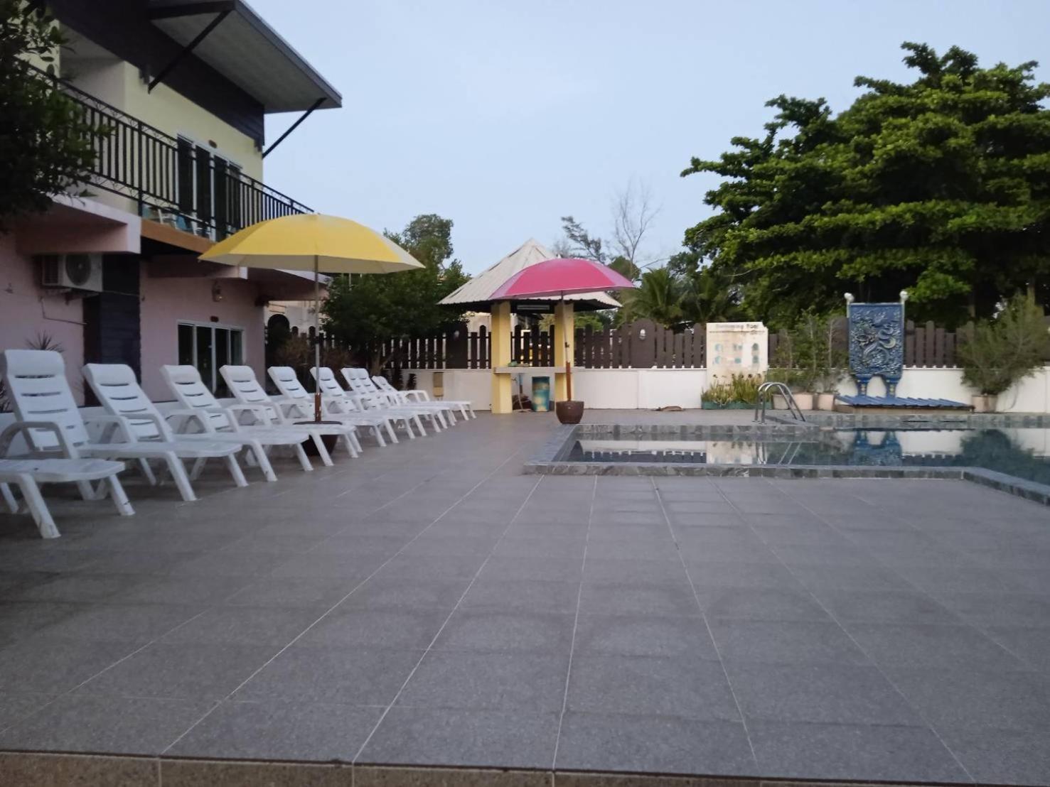 Chom By The Sea Hotel Ao Nam Mao Екстериор снимка