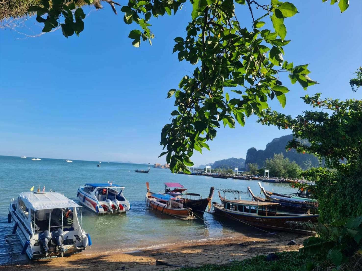 Chom By The Sea Hotel Ao Nam Mao Екстериор снимка