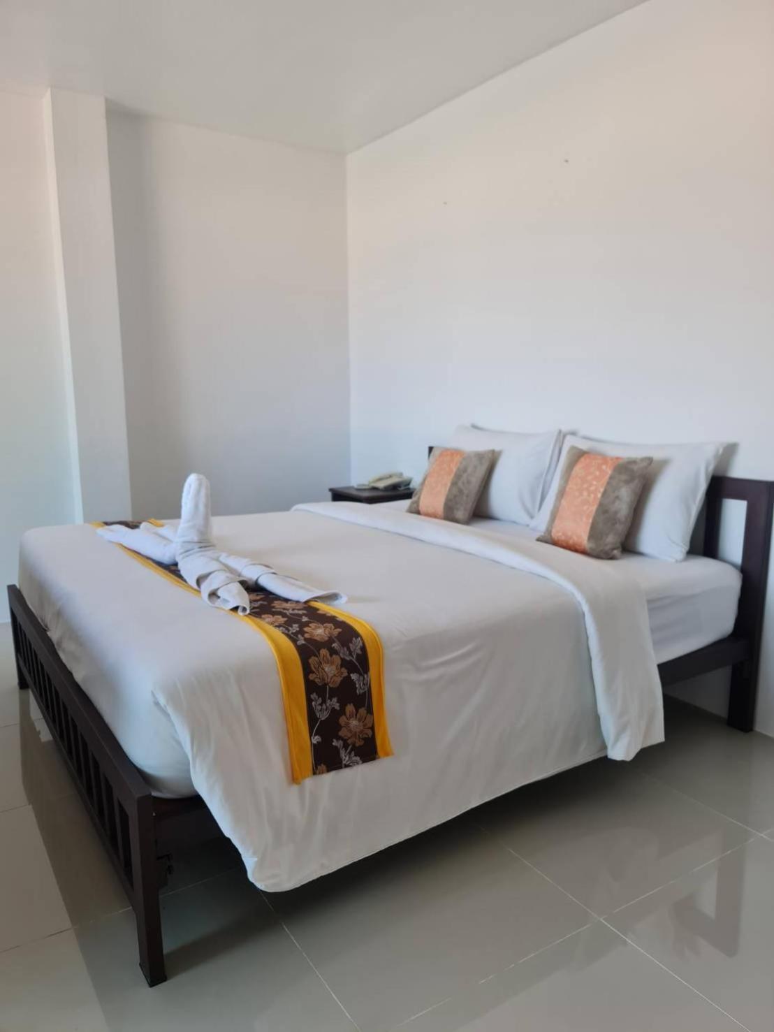 Chom By The Sea Hotel Ao Nam Mao Екстериор снимка