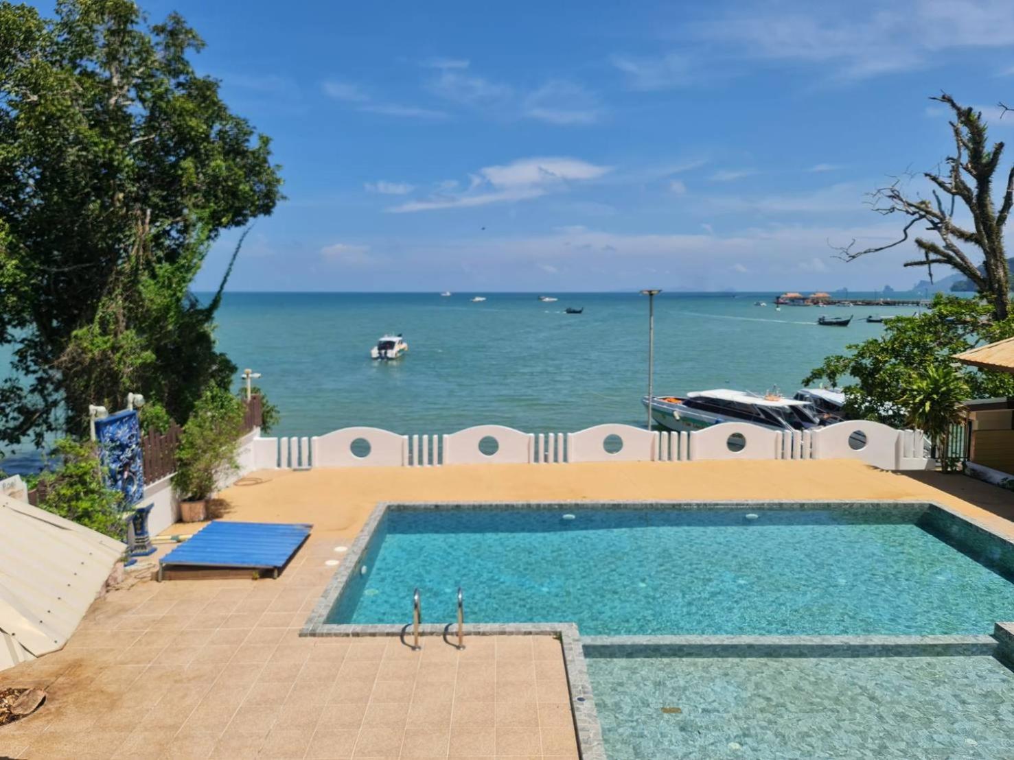 Chom By The Sea Hotel Ao Nam Mao Екстериор снимка