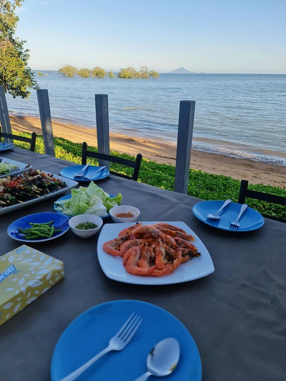 Chom By The Sea Hotel Ao Nam Mao Екстериор снимка