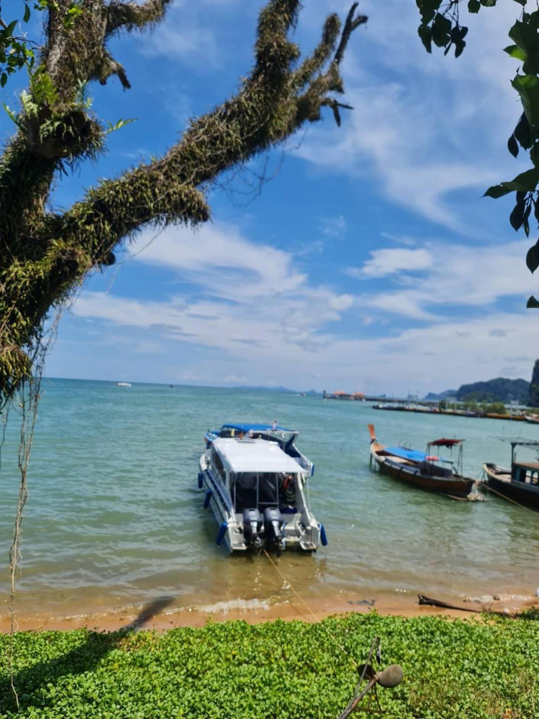Chom By The Sea Hotel Ao Nam Mao Екстериор снимка