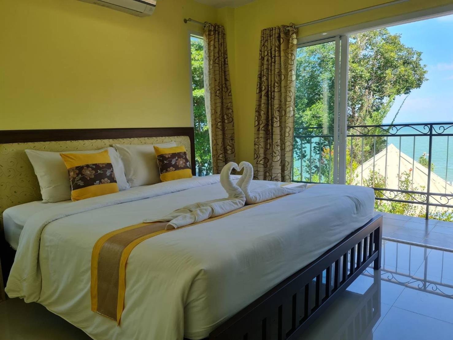 Chom By The Sea Hotel Ao Nam Mao Екстериор снимка