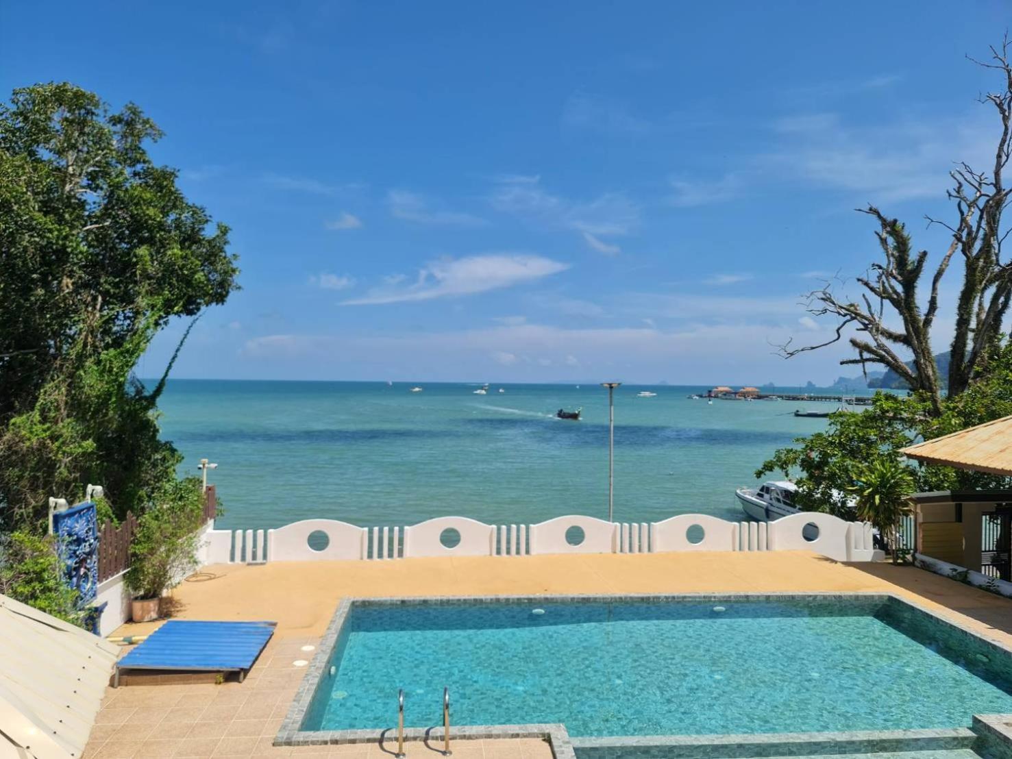 Chom By The Sea Hotel Ao Nam Mao Екстериор снимка